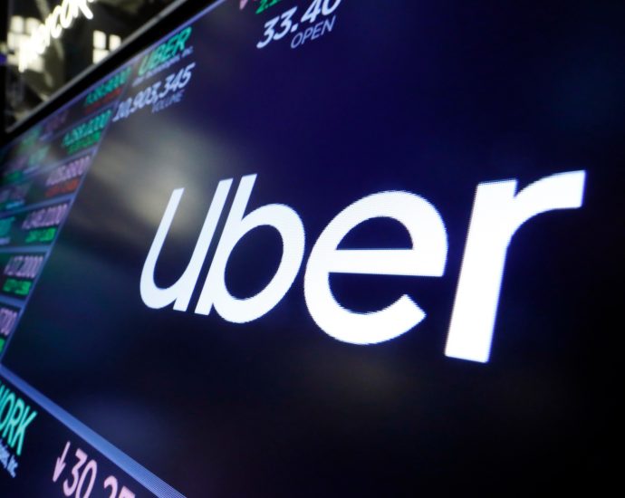 uber-to-invest-in-$300m-in-ev-maker-lucid-amid-robotaxi-deal