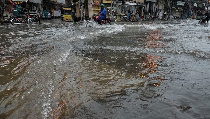 at-least-54-people-killed-in-24-hours-as-heavy-monsoon-rains-lash-eastern-pakistan