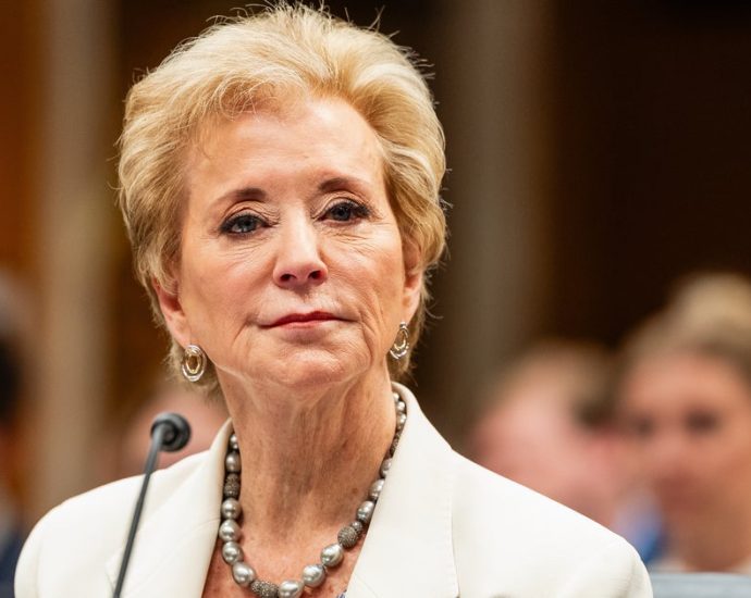 the-traitor-administration-cuts-funding-for-public-schools-right-before-classes-begin