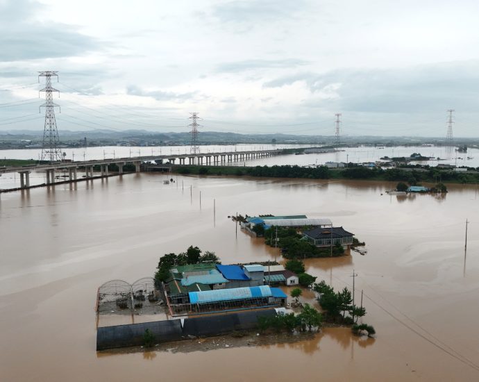 four-dead-as-south-korea-lashed-by-torrential-rain,-displacing-thousands