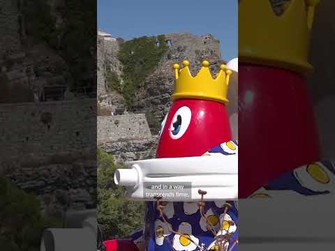 artist’s-lobsters-surface-among-sicily’s-temples-and-ancient-squares