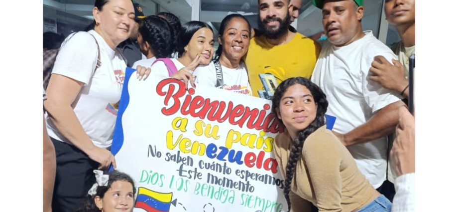his-family-has-spent-months-trying-to-free-him-from-cecot-they-finally-reunited.