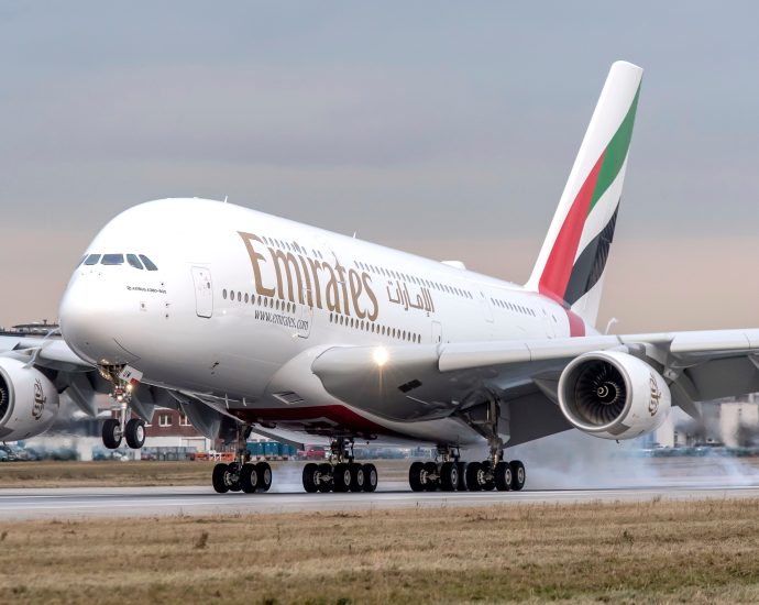 emirates-halves-airbus-a380-flights-to-brisbane