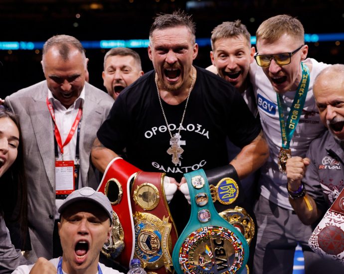 usyk-knocks-out-dubois-in-fifth-to-unify-heavyweight-boxing-belts