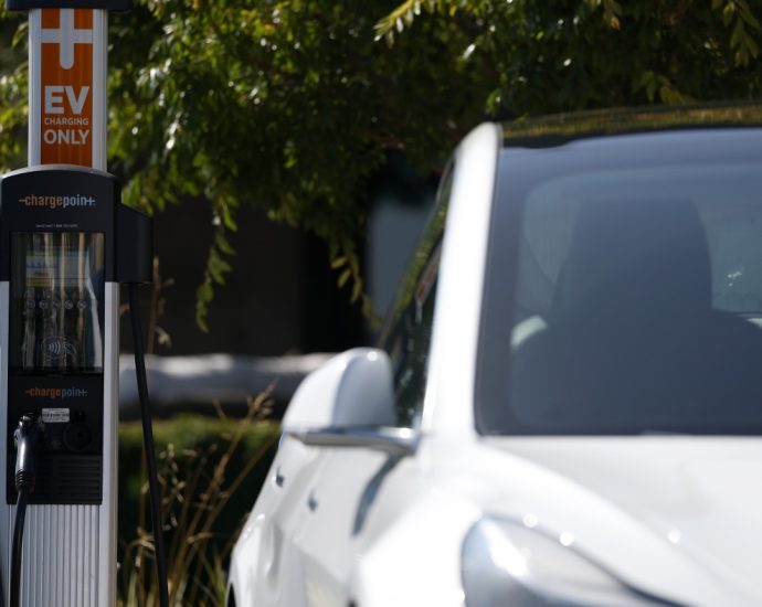 do-you-want-federal-money-for-an-ev-or-home-solar?-time-is-running-out-—-fast