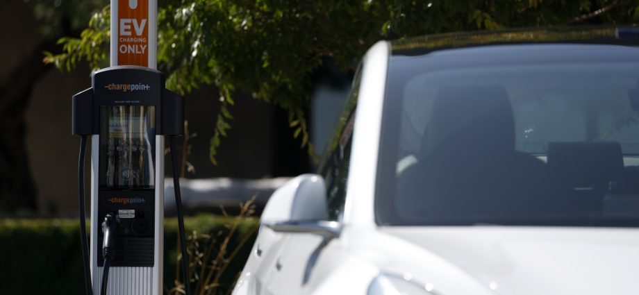do-you-want-federal-money-for-an-ev-or-home-solar?-time-is-running-out-—-fast