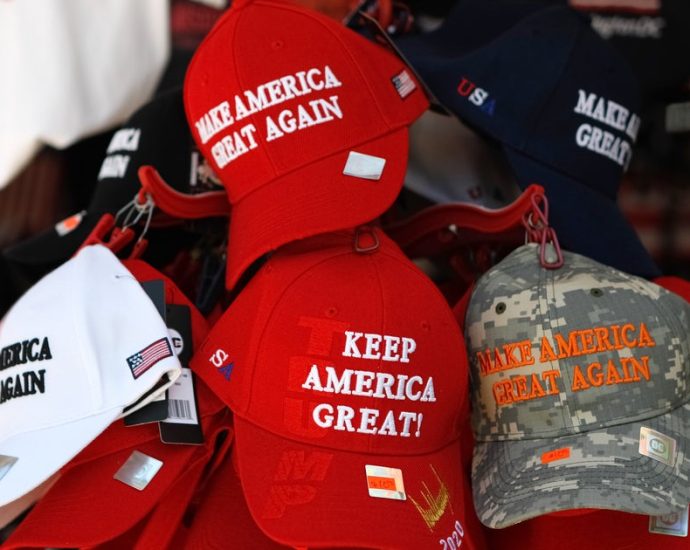 one-woman-said-her-queer-grandchildren-‘didn’t-deserve-equal-rights,’-and-15-more-real-moments-when-maga-split-families-apart