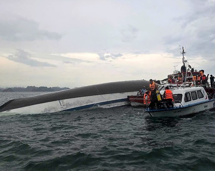 tourist-boat-capsizes-in-vietnam’s-ha-long-bay,-killing-37