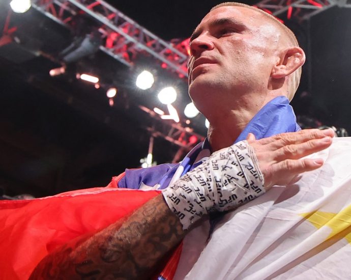 poirier-loses-to-holloway-in-ufc-318-retirement-fight