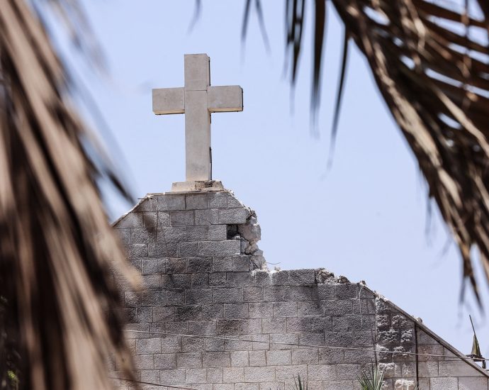 with-sorrow-and-solidarity,-christians-up-pressure-on-israel-after-deadly-gaza-church-strike