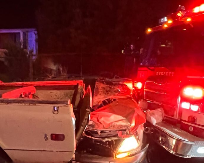 thief-who-stole-fire-engine-clipped-14-cars-evades-arrest-in-washington-state