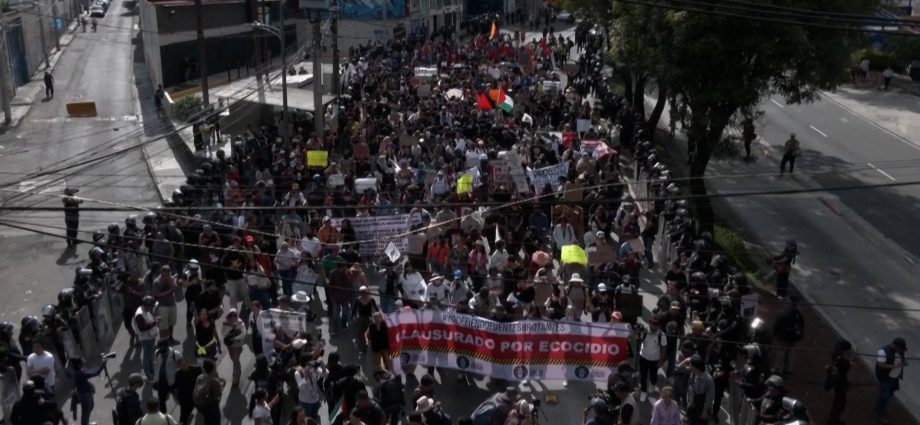 video:-protests-against-world-cup-property-speculation-in-mexico-city