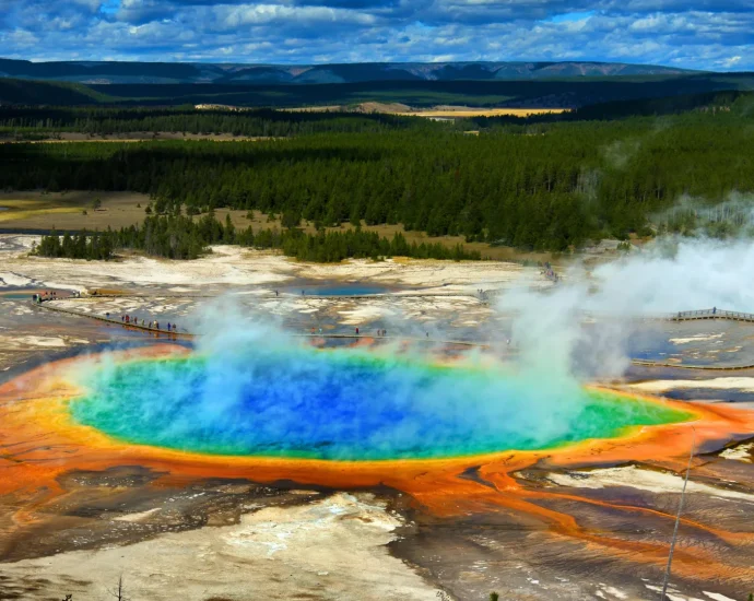 ai-uncovers-86,000-hidden-earthquakes-beneath-yellowstone’s-surface