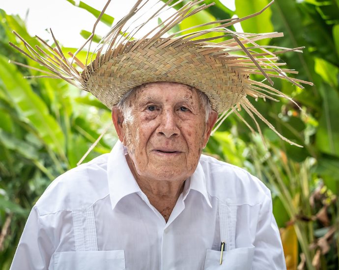 puerto-rican-centenarian-is-one-of-last-wwii-veterans-—-and-he’s-telling-his-story