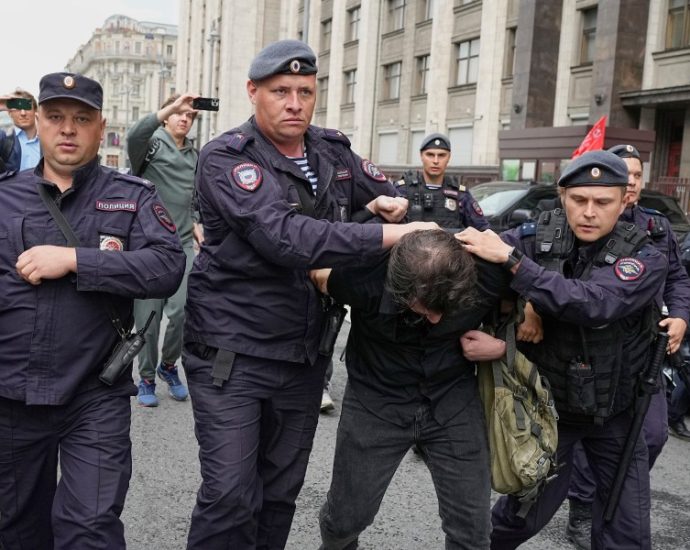 russia-passes-bill-punishing-online-searches-for-‘extremist’-information