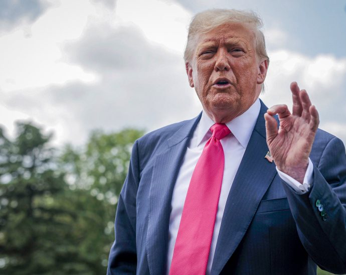 white-house-faces-backlash-after-booting-the-wall-street-journal-from-scotland-media-plans