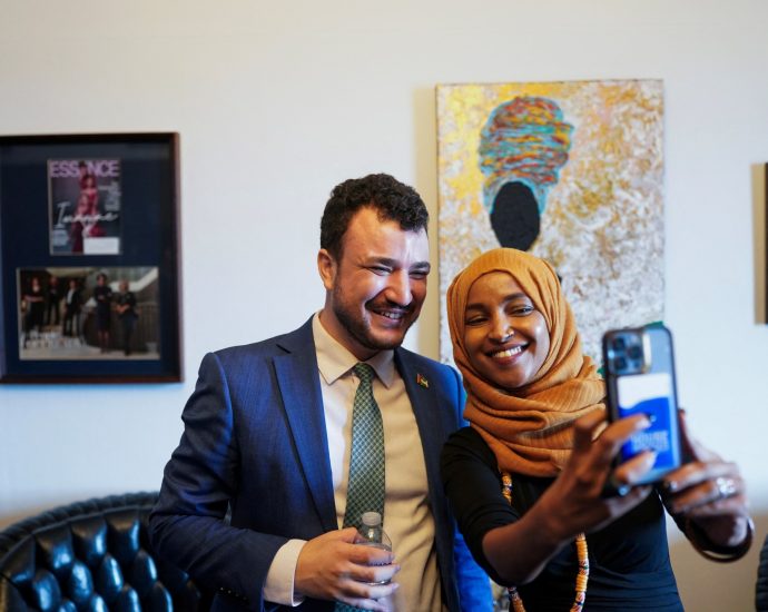 ‘my-duty’:-columbia-protester-mahmoud-khalil-meets-lawmakers-at-us-capitol