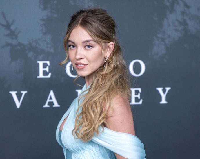 sydney-sweeney-packs-a-punch-as-christy-martin-in-first-look-at-biopic