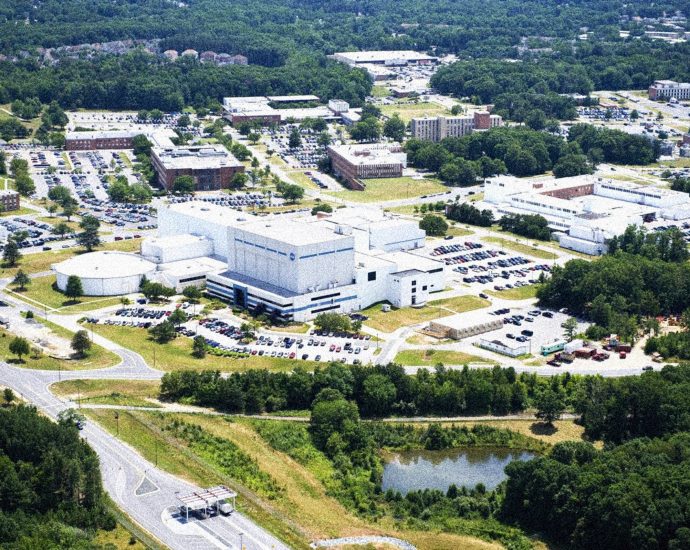 a-top-nasa-official-is-among-thousands-of-staff-leaving-the-agency