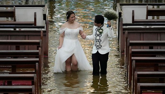 typhoon-fails-to-stop-wedding-in-flooded-church-in-philippines