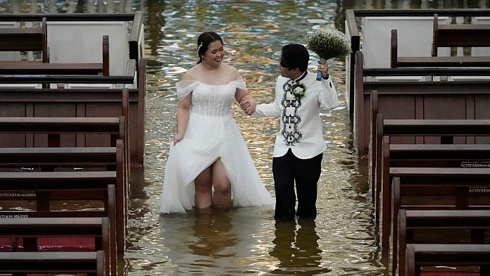 typhoon-fails-to-stop-wedding-in-flooded-church-in-philippines