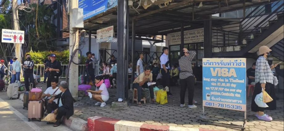 thailand-closes-some-border-crossings-with-cambodia-after-soldier-loses-leg-in-landmine-explosion