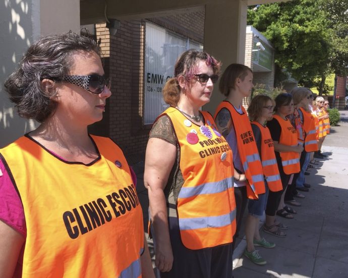 amid-rise-in-anti-abortion-activism,-clinic-protections-are-more-needed-than-ever