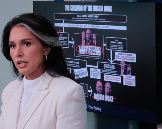 dems:-gabbard’s-obama-“coup”-claim-a-distraction-from-epstein