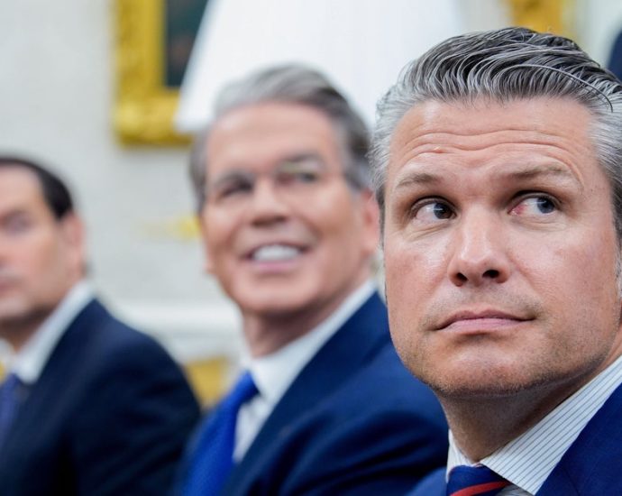 pentagon-has-evidence-pete-hegseth-really-did-text-classified-info:-reports
