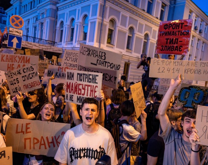 ukraine’s-zelenskyy-introduces-bill-after-anticorruption-protests