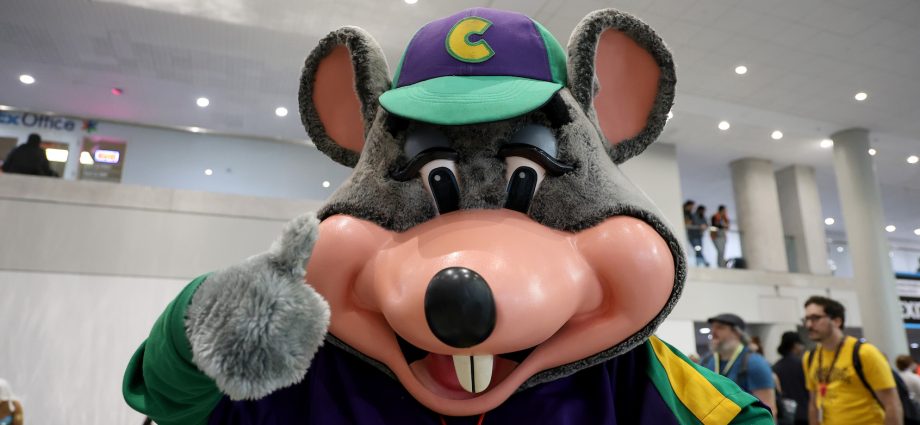 chuck-e.-cheese-arrested-for-credit-card-fraud-in-florida