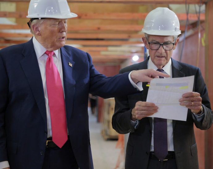 jerome-powell-calls-bs-to-the-traitor’s-face-as-he-spouts-made-up-numbers
