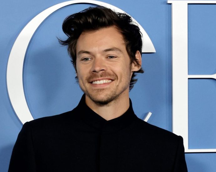 harry-styles’-just-launched-a-double-sided-vibrator-and-lube-in-his-bold-sexual-wellness-debut
