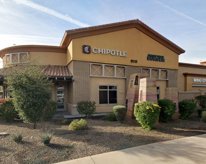 tiktok-prankster-heston-cobb-arrested-in-arizona-after-viral-stunts-disrupted-local-businesses