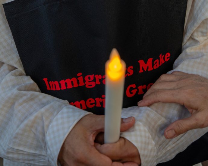 hospital-warns-staff-not-to-defend-chaplain-detained-by-ice