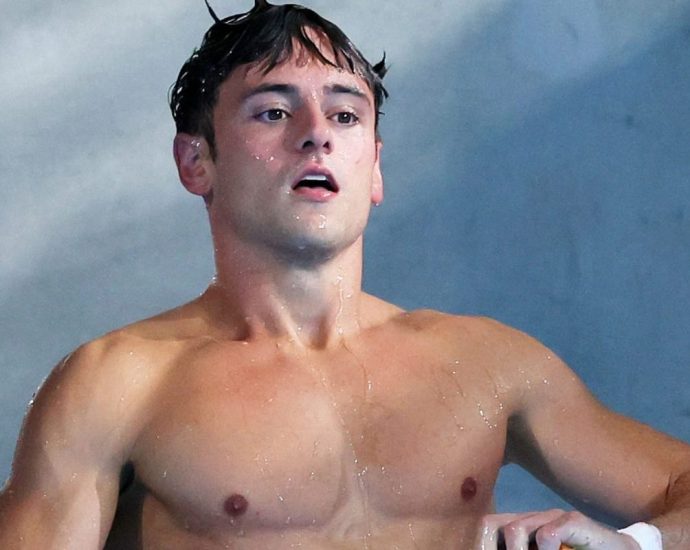tom-daley’s-top-knitting-moments-that-we-honestly-can’t-forget-about
