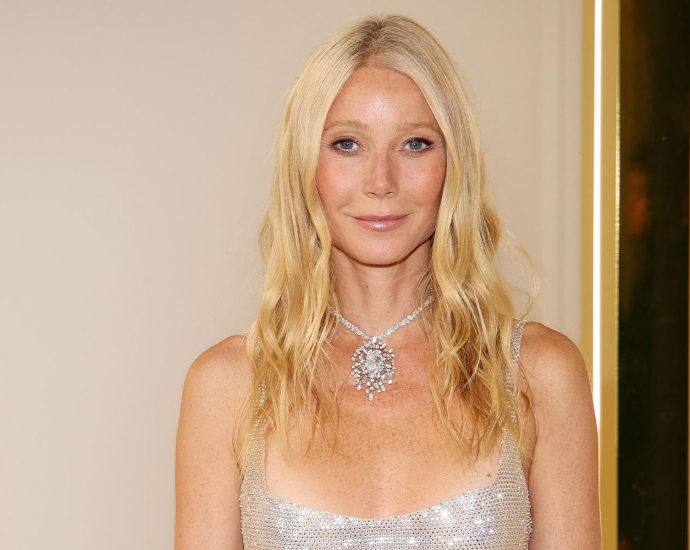 astronomer-hires-gwyneth-paltrow-with-a-wink-after-‘kiss-cam’-viral-video