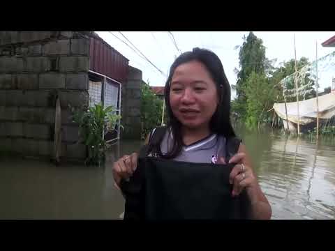 entrepreneur-sells-online-in-waist-high-philippine-floodwaters-|-reuters