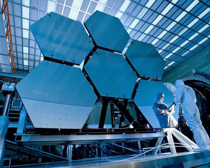 How can the James Webb Space Telescope see so far?