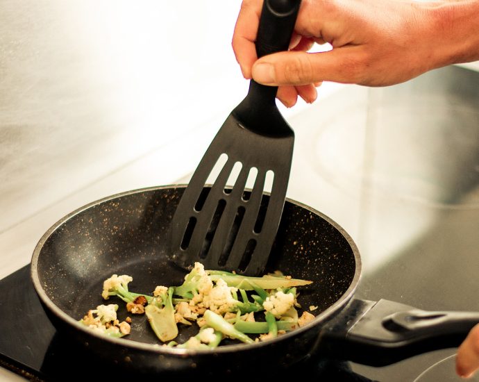 new-study-shows-2024-black-spatula-panic-based-on-bad-math,-still-not-safe