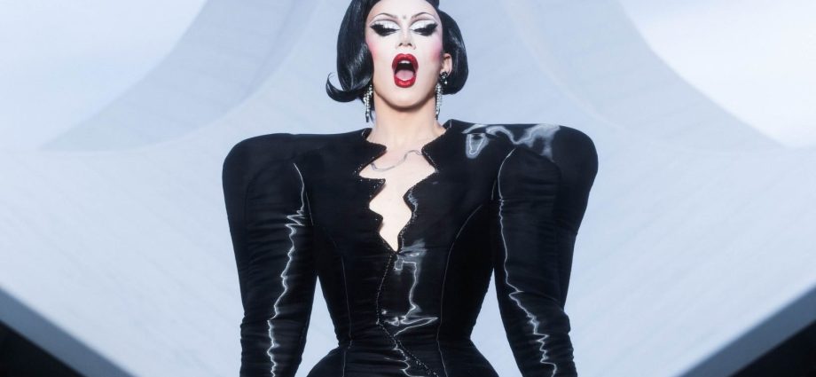 sasha-velour-celebrates-10-years-of-‘nightgowns’-with-star-studded-nyc-residency