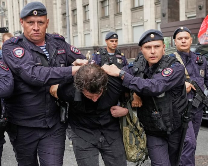 russian-parliament-approves-a-bill-punishing-online-searches-for-information-deemed-‘extremist’