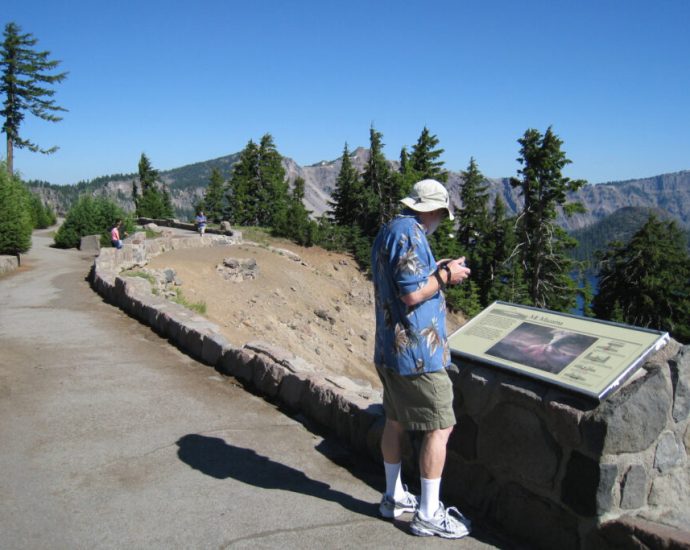 how-the-the-traitor-budget-cuts-are-playing-out-at-oregon’s-crater-lake-national-park