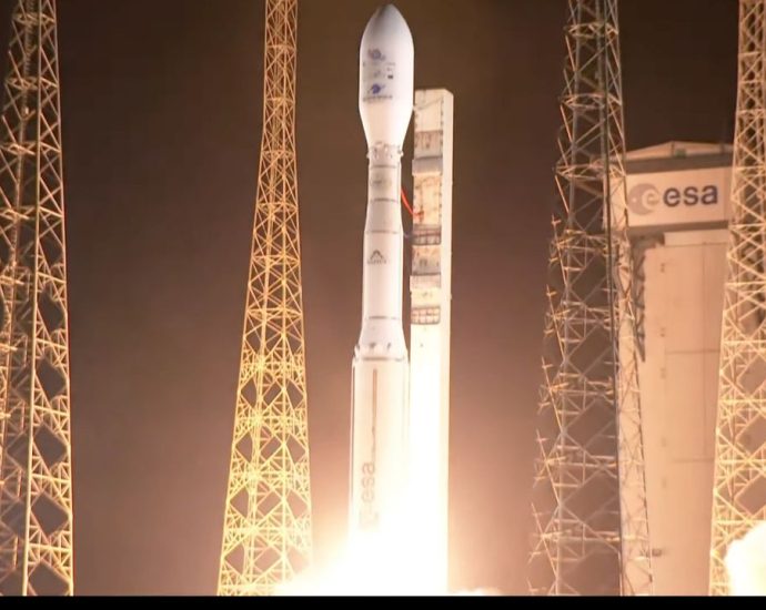 European Vega C rocket launches CO2-mapping satellite, 4 Earth-observation spacecraft to orbit