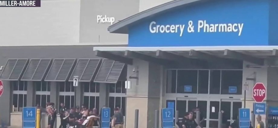 multiple-people-injured-in-stabbing-at-michigan-walmart,-police-say