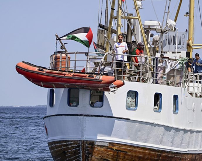 activist-confronts-israeli-navy-before-soldiers-raid-handala-aid-ship