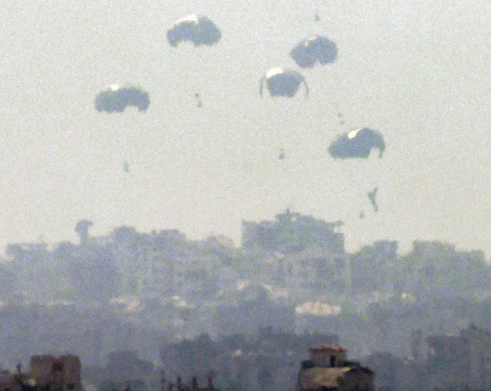 gaza-airdrops-begin-in-gaza-as-israel-pauses-attacks