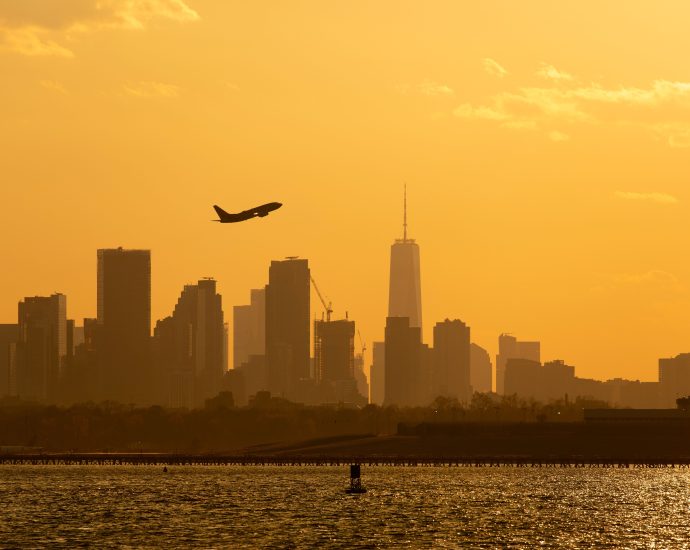 faa-extends-slot-waiver-at-new-york-airports-yet-again,-citing-“staffing-shortfalls”