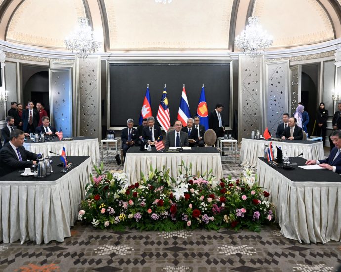 thailand,-cambodia-hold-ceasefire-talks-in-malaysia-as-clashes-continue