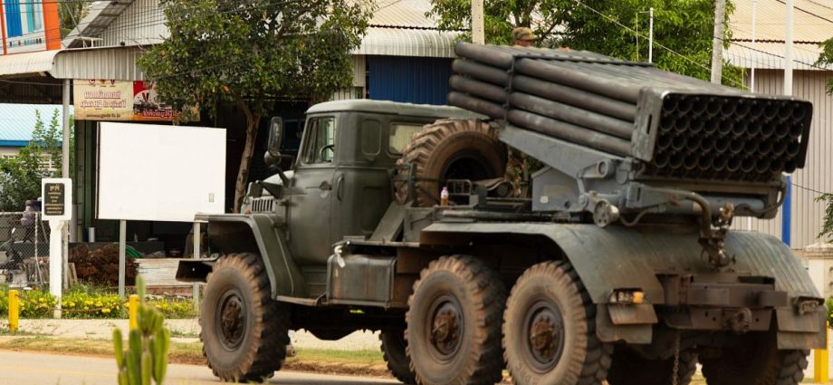 thailand-and-cambodia-meet-in-malaysia-for-ceasefire-talks-as-clashes-continue